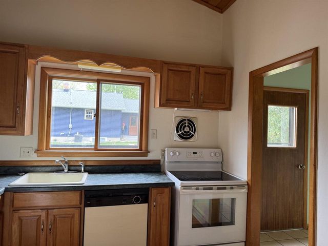 407 Silver Lake Drive, Portage, WI 53901
