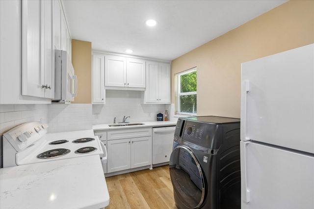 321 Lorna Street, Burleson, TX 76028