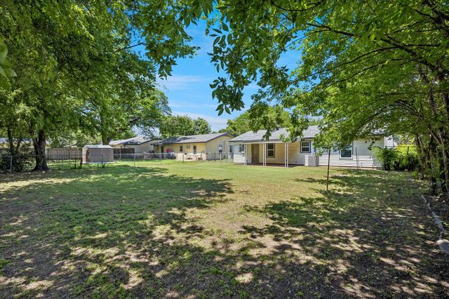 321 Lorna Street, Burleson, TX 76028