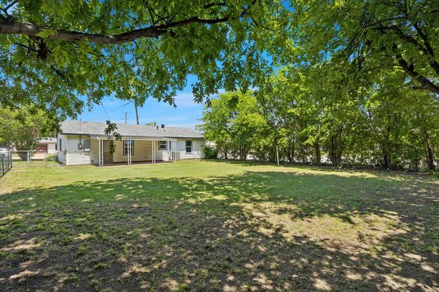321 Lorna Street, Burleson, TX 76028