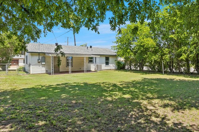 321 Lorna Street, Burleson, TX 76028