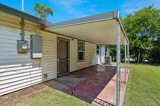 321 Lorna Street, Burleson, TX 76028