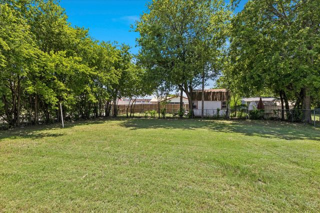 321 Lorna Street, Burleson, TX 76028