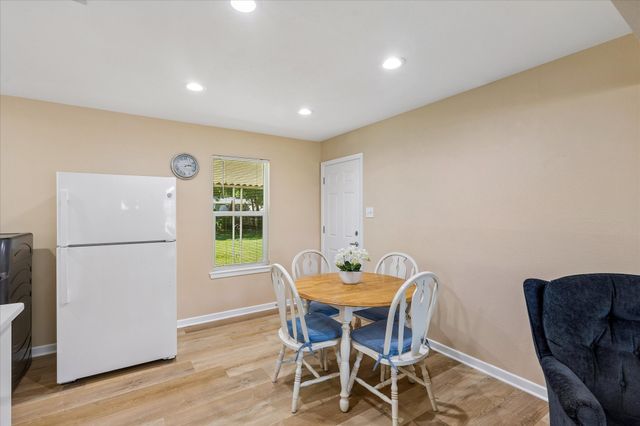 321 Lorna Street, Burleson, TX 76028