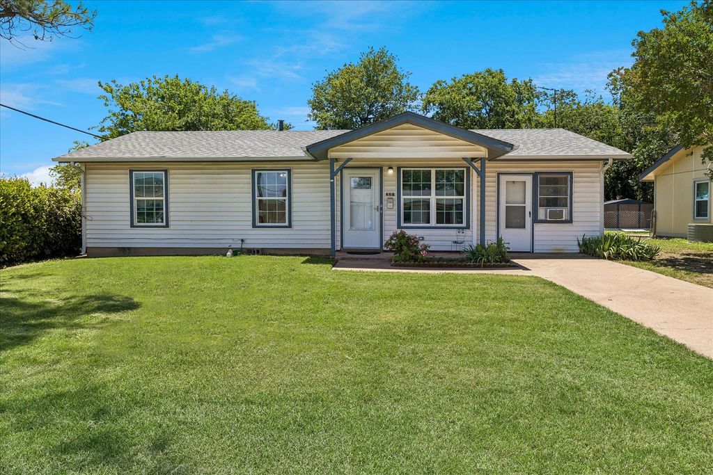 321 Lorna Street, Burleson, TX 76028
