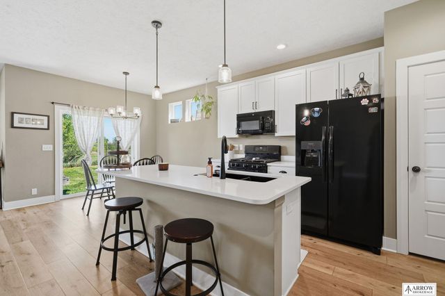 350 Kristi Lane, Hickman, NE 68372