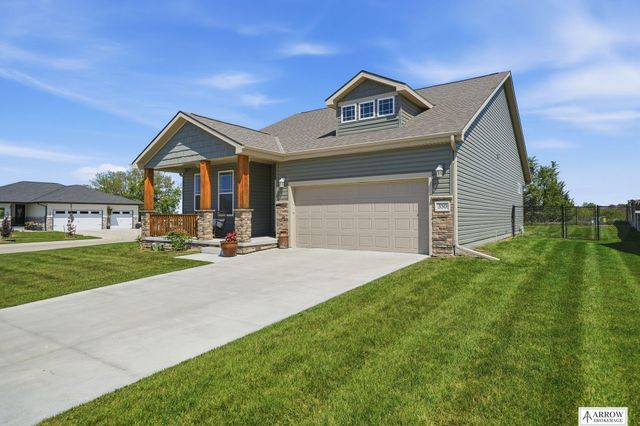 350 Kristi Lane, Hickman, NE 68372