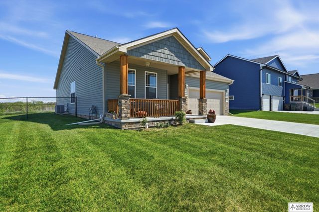 350 Kristi Lane, Hickman, NE 68372