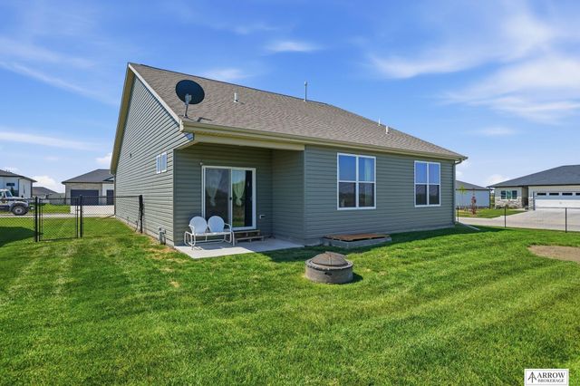 350 Kristi Lane, Hickman, NE 68372