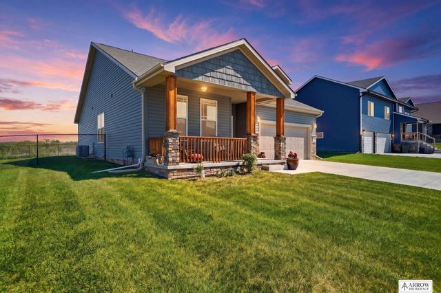 350 Kristi Lane, Hickman, NE 68372