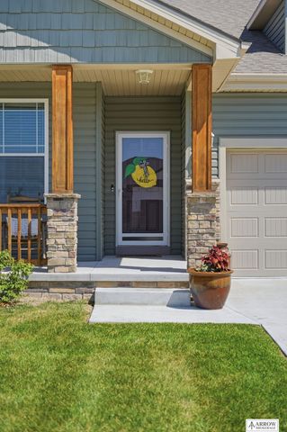 350 Kristi Lane, Hickman, NE 68372