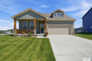 350 Kristi Lane, Hickman, NE 68372