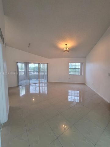 2881 N Oakland Forest Dr 309, Oakland Park, FL 33309