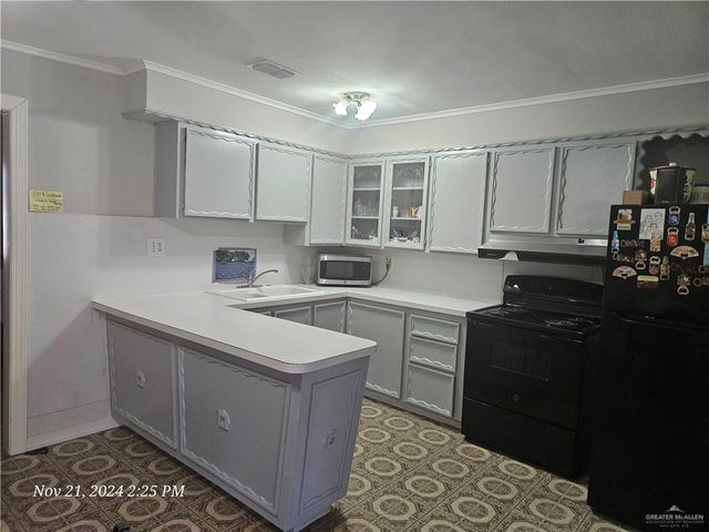 807 N Louisiana Avenue, Weslaco, TX 78596