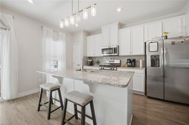 908 Hornswaggle WAY, Chesapeake, VA 23323