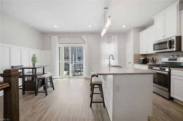 908 Hornswaggle WAY, Chesapeake, VA 23323