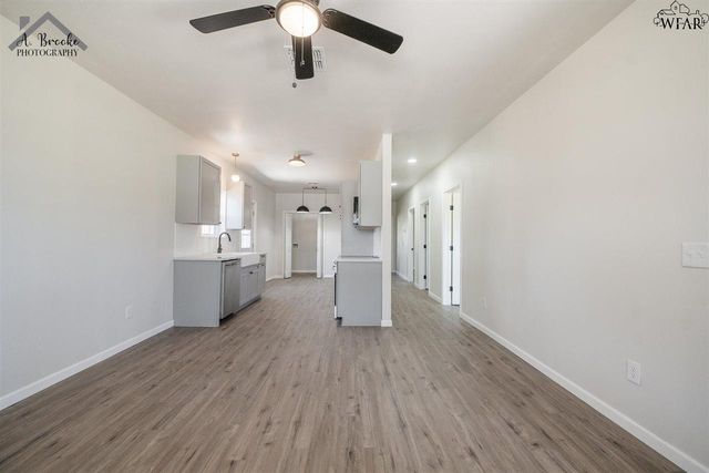 102 W MAGNOLIA AVENUE, Iowa Park, TX 76367