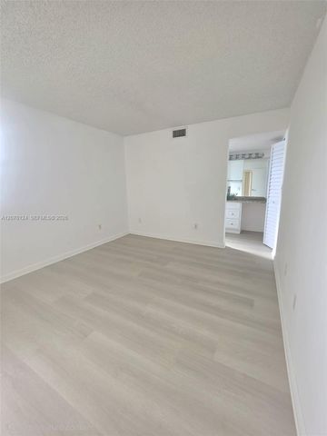 20105 NE 3rd Court 6, Miami, FL 33179