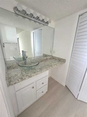 20105 NE 3rd Court 6, Miami, FL 33179