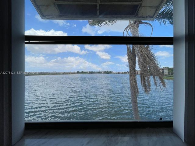 20105 NE 3rd Court 6, Miami, FL 33179