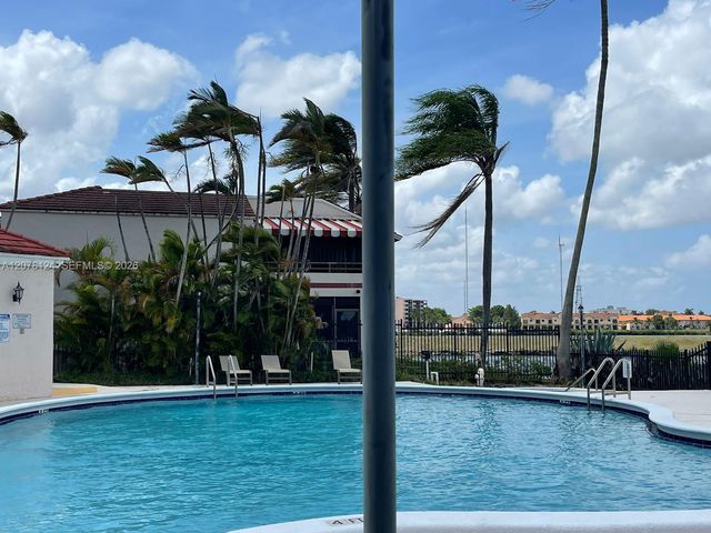 20105 NE 3rd Court 6, Miami, FL 33179
