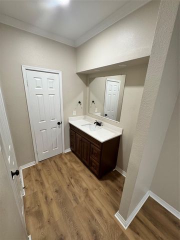 290 Wilcrest Drive, Houston, TX 77042