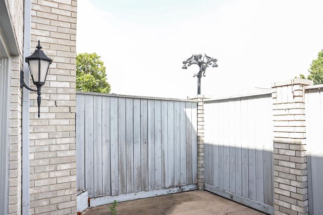 290 Wilcrest Drive, Houston, TX 77042