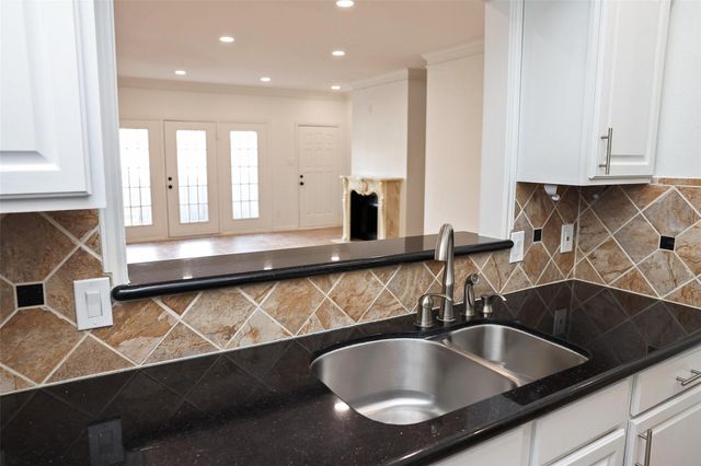 290 Wilcrest Drive, Houston, TX 77042