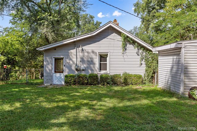 2550 Loon Lake Road, Wixom, MI 48393