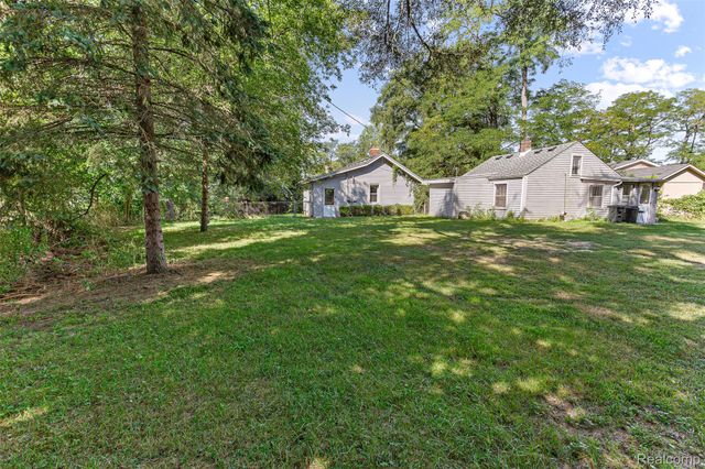 2550 Loon Lake Road, Wixom, MI 48393