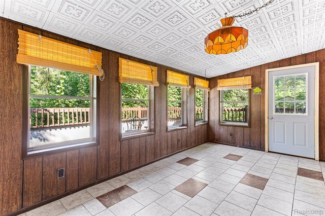 2550 Loon Lake Road, Wixom, MI 48393