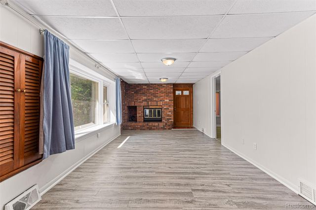 2550 Loon Lake Road, Wixom, MI 48393