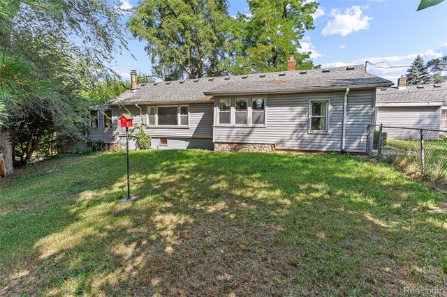 2550 Loon Lake Road, Wixom, MI 48393