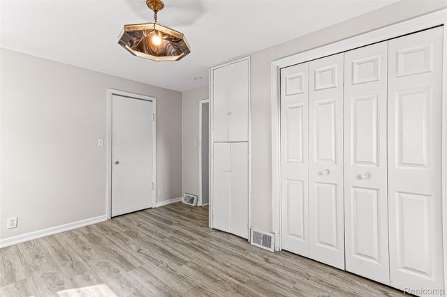 2550 Loon Lake Road, Wixom, MI 48393