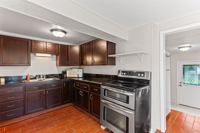 2550 Loon Lake Road, Wixom, MI 48393