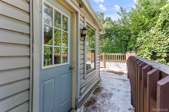 2550 Loon Lake Road, Wixom, MI 48393