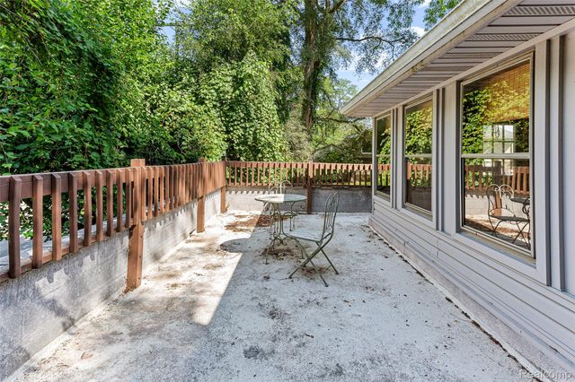 2550 Loon Lake Road, Wixom, MI 48393