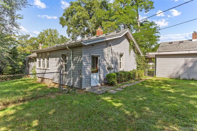 2550 Loon Lake Road, Wixom, MI 48393
