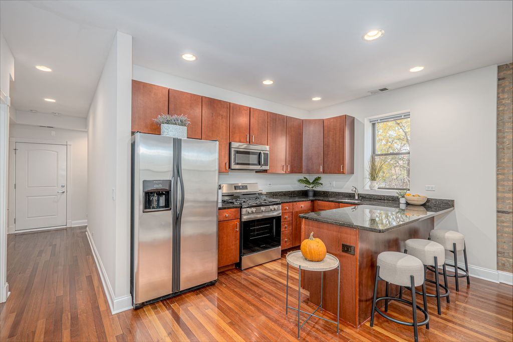1969 W Cullom Avenue 2, Chicago, IL 60613 — photo 4