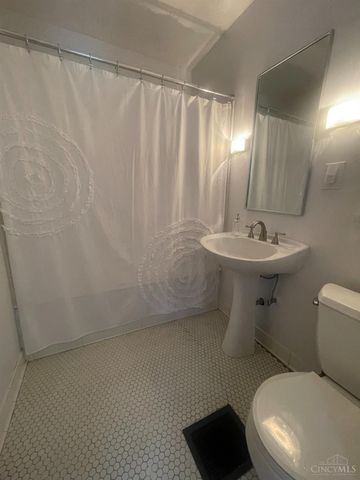 4448 Station Avenue, Cincinnati, OH 45232