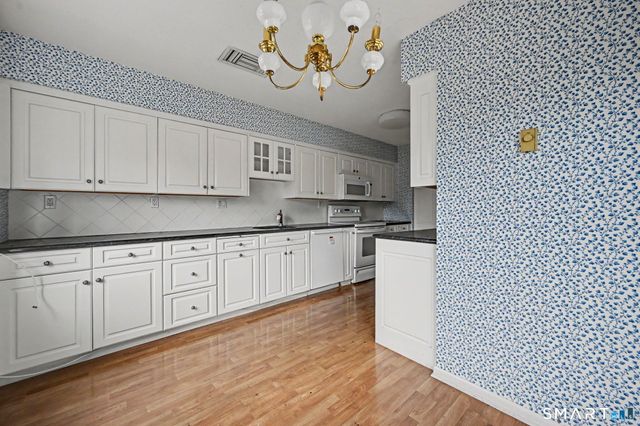 3200 Park Avenue 4C1, Bridgeport, CT 06604