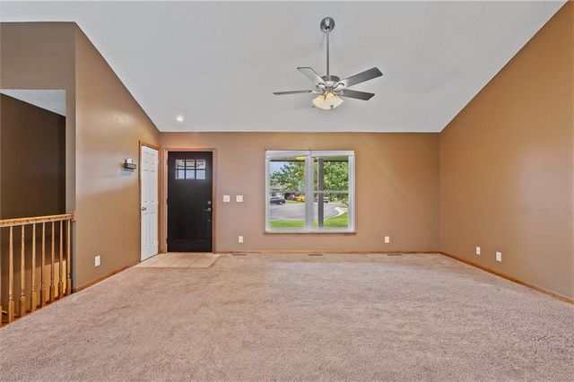 2227 W Ivory Circle, Excelsior Springs, MO 64024