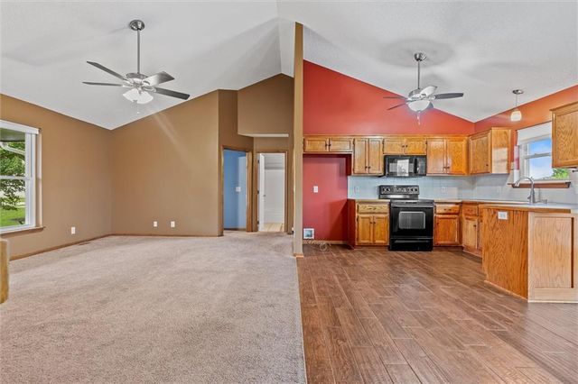 2227 W Ivory Circle, Excelsior Springs, MO 64024