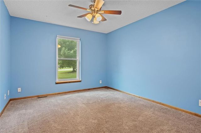 2227 W Ivory Circle, Excelsior Springs, MO 64024