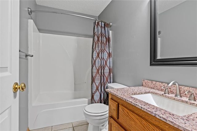 2227 W Ivory Circle, Excelsior Springs, MO 64024