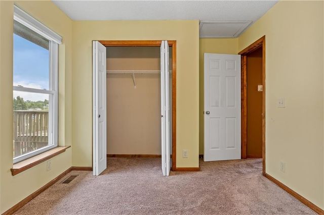 2227 W Ivory Circle, Excelsior Springs, MO 64024