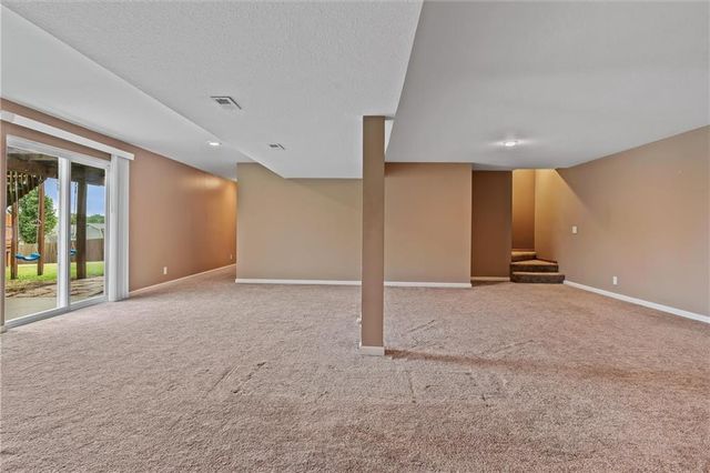 2227 W Ivory Circle, Excelsior Springs, MO 64024