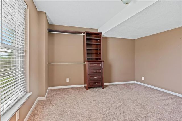 2227 W Ivory Circle, Excelsior Springs, MO 64024