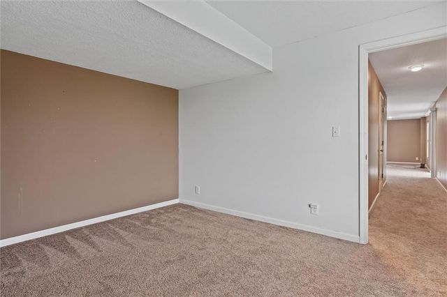 2227 W Ivory Circle, Excelsior Springs, MO 64024