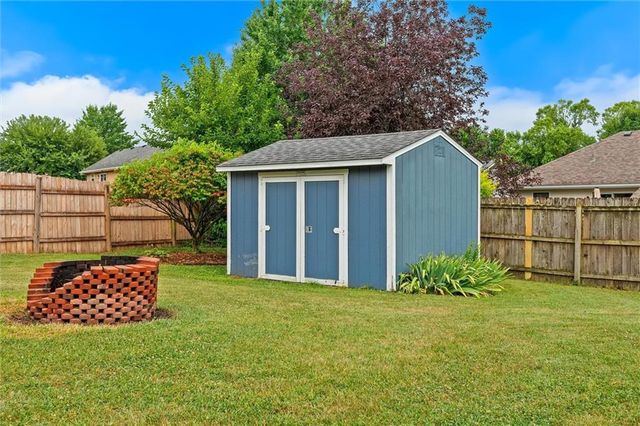 2227 W Ivory Circle, Excelsior Springs, MO 64024